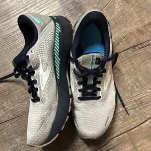 Brooks Adrenaline GTS 22 Women's 10 Medium Running Shoes Gray Sneakers Athletic